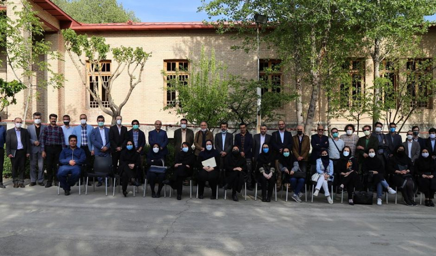 دورهمی و دیدار صمیمانۀ همکاران دانشکدۀ معماری و شهرسازی در ابتدای سال ۱۴۰۰